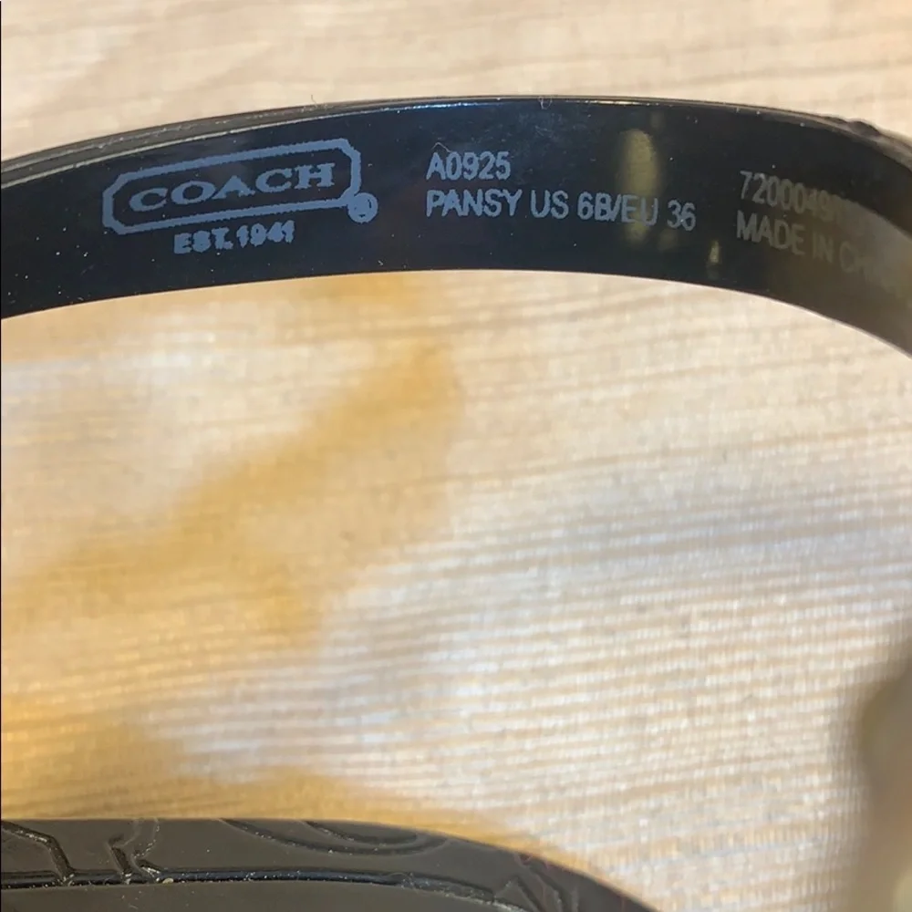 Coach worn once authentic thong sandal iconic logo